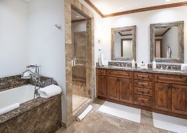 Ritz Carlton Vail #402 4 Bedroom Condo