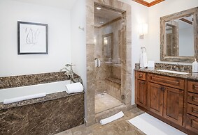 Ritz Carlton Vail #402 4 Bedroom Condo