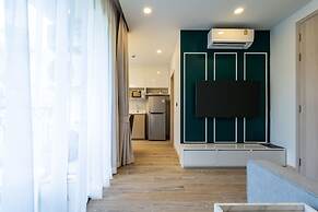 Palmetto Park Hotel and Residence