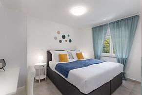 Modern Home With Swimming Pool and sea View