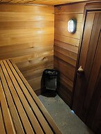 Tofino Oceanfront Hotel Suite 2