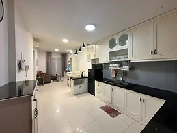 Lexington Residence Luxurious Apartment