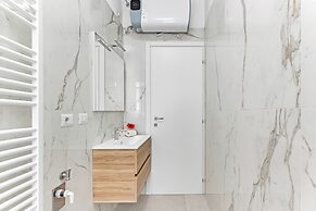 Alessia's Flat - Caroli