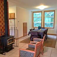 Mt Baker Rim Cabin 70 A pet Friendly Vacation Home With a hot tub and 