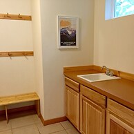 Mt Baker Rim Cabin 70 A pet Friendly Vacation Home With a hot tub and 
