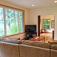 Mt Baker Rim Cabin 70 A pet Friendly Vacation Home With a hot tub and 