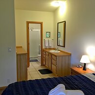 Mt Baker Rim Cabin 70 A pet Friendly Vacation Home With a hot tub and 