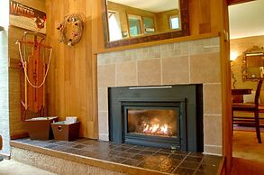 Snowater Condo #84 - Large Condo With Private Sauna and Soaker tub