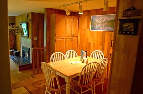 Snowater Condo #84 - Large Condo With Private Sauna and Soaker tub