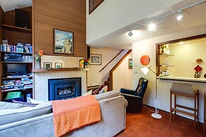 Snowater Condo #85 - Deluxe two Story Condo!