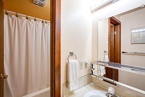 Snowater Condo #85 - Deluxe two Story Condo!