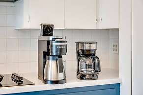 4 2 wow 180 Lake Views hot tub Pickleball Tennis POA Court EV Charger 