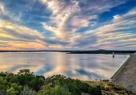 4 2 wow 180 Lake Views hot tub Pickleball Tennis POA Court EV Charger 