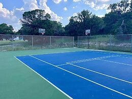 4 2 wow 180 Lake Views hot tub Pickleball Tennis POA Court EV Charger 