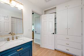 4 2 wow 180 Lake Views hot tub Pickleball Tennis POA Court EV Charger 