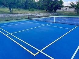 4 2 wow 180 Lake Views hot tub Pickleball Tennis POA Court EV Charger 