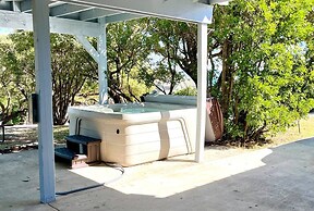 4 2 wow 180 Lake Views hot tub Pickleball Tennis POA Court EV Charger 