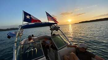 4 2 wow 180 Lake Views hot tub Pickleball Tennis POA Court EV Charger 