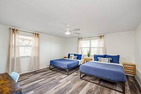 4 2 wow 180 Lake Views hot tub Pickleball Tennis POA Court EV Charger 