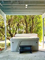 4 2 wow 180 Lake Views hot tub Pickleball Tennis POA Court EV Charger 