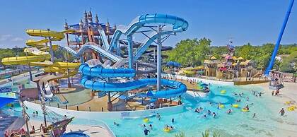 4 3 two King Beds Perfect Sunset Lake Views Pickleball Fire pit Lvl2 E