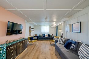 4 3 two King Beds Perfect Sunset Lake Views Pickleball Fire pit Lvl2 E