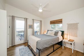 4 3 two King Beds Perfect Sunset Lake Views Pickleball Fire pit Lvl2 E