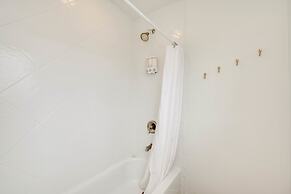 4 3 two King Beds Perfect Sunset Lake Views Pickleball Fire pit Lvl2 E