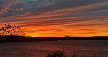 4 3 two King Beds Perfect Sunset Lake Views Pickleball Fire pit Lvl2 E