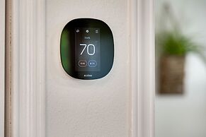 4 3 two King Beds Perfect Sunset Lake Views Pickleball Fire pit Lvl2 E