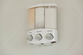 4 3 two King Beds Perfect Sunset Lake Views Pickleball Fire pit Lvl2 E