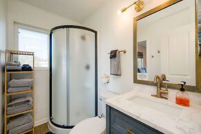 4 3 two King Beds Perfect Sunset Lake Views Pickleball Fire pit Lvl2 E