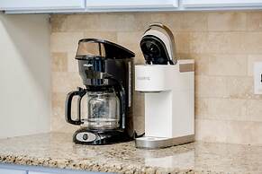 4 3 two King Beds Perfect Sunset Lake Views Pickleball Fire pit Lvl2 E