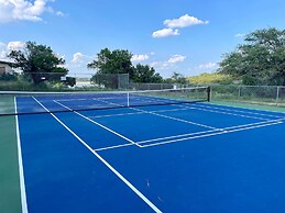 4 3 two King Beds Perfect Sunset Lake Views Pickleball Fire pit Lvl2 E