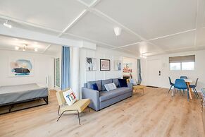 4 3 two King Beds Perfect Sunset Lake Views Pickleball Fire pit Lvl2 E