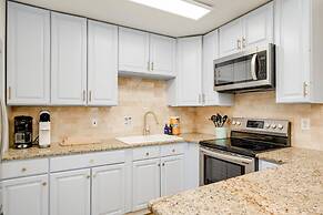 4 3 two King Beds Perfect Sunset Lake Views Pickleball Fire pit Lvl2 E