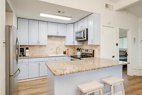 4 3 two King Beds Perfect Sunset Lake Views Pickleball Fire pit Lvl2 E