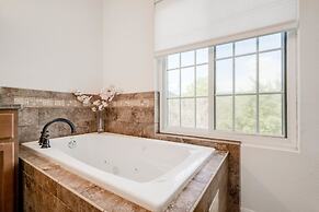 4 2 Firepit hot tub Scenic Views L2 EV Charger