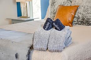 4 2 Firepit hot tub Scenic Views L2 EV Charger