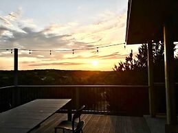 4 2 Firepit hot tub Scenic Views L2 EV Charger