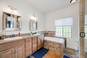 4 2 Firepit hot tub Scenic Views L2 EV Charger