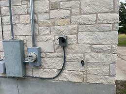 4 2 Firepit hot tub Scenic Views L2 EV Charger