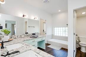 5 2 two Kings hot tub Firepit 16min to Wine Trail Nearby Pickleball Co