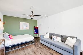 5 2 two Kings hot tub Firepit 16min to Wine Trail Nearby Pickleball Co