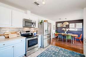 5 2 two Kings hot tub Firepit 16min to Wine Trail Nearby Pickleball Co