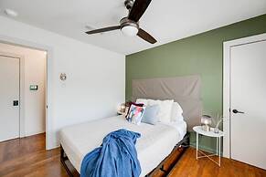 5 2 two Kings hot tub Firepit 16min to Wine Trail Nearby Pickleball Co