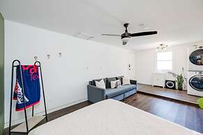 5 2 two Kings hot tub Firepit 16min to Wine Trail Nearby Pickleball Co