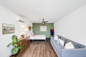 5 2 two Kings hot tub Firepit 16min to Wine Trail Nearby Pickleball Co