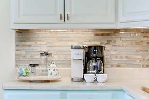 5 2 two Kings hot tub Firepit 16min to Wine Trail Nearby Pickleball Co