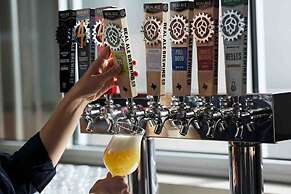 5 2 two Kings hot tub Firepit 16min to Wine Trail Nearby Pickleball Co